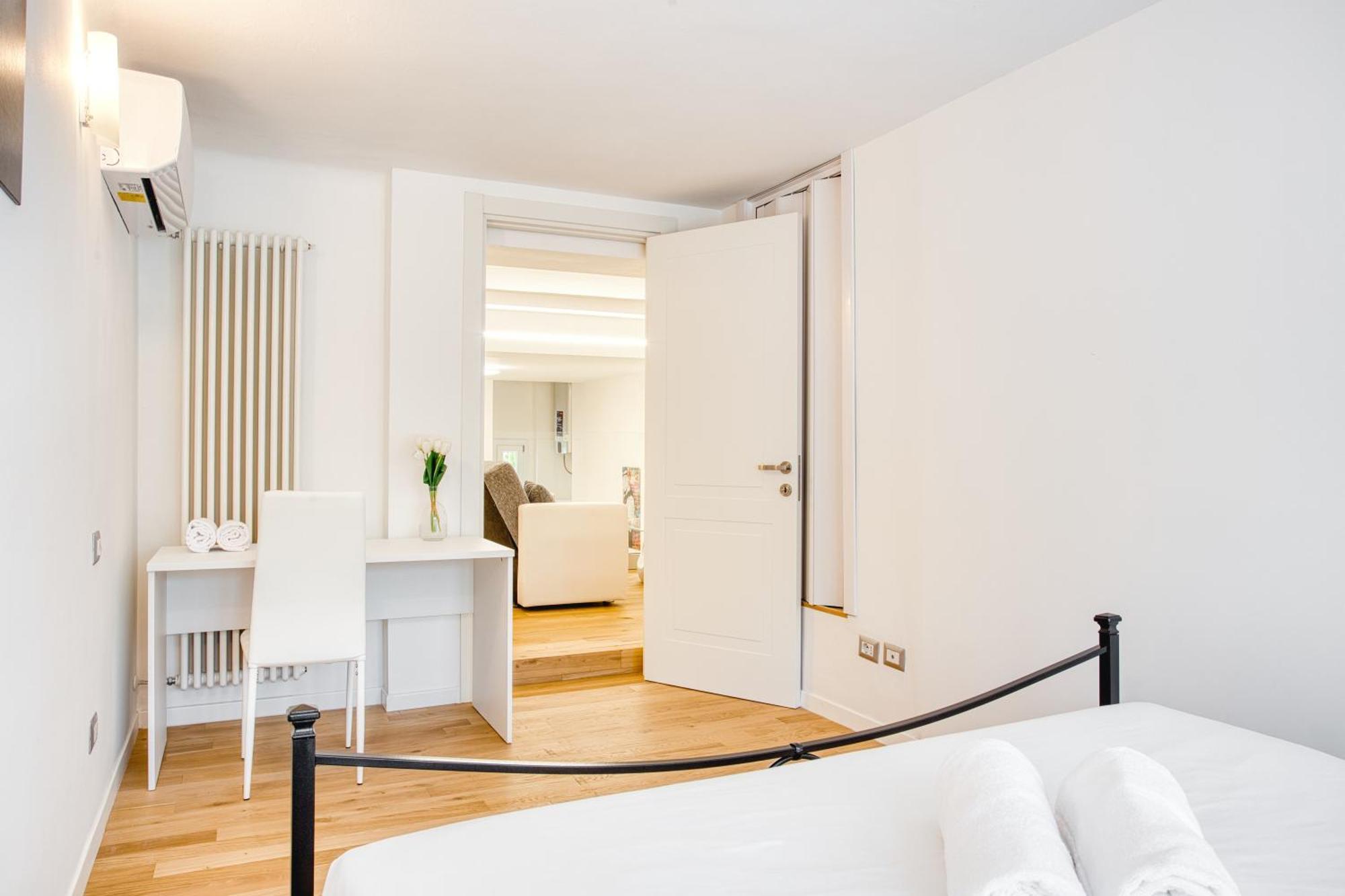 Walk To Navigli - Via Gola - 2 Bedrooms Apt Milan Luaran gambar
