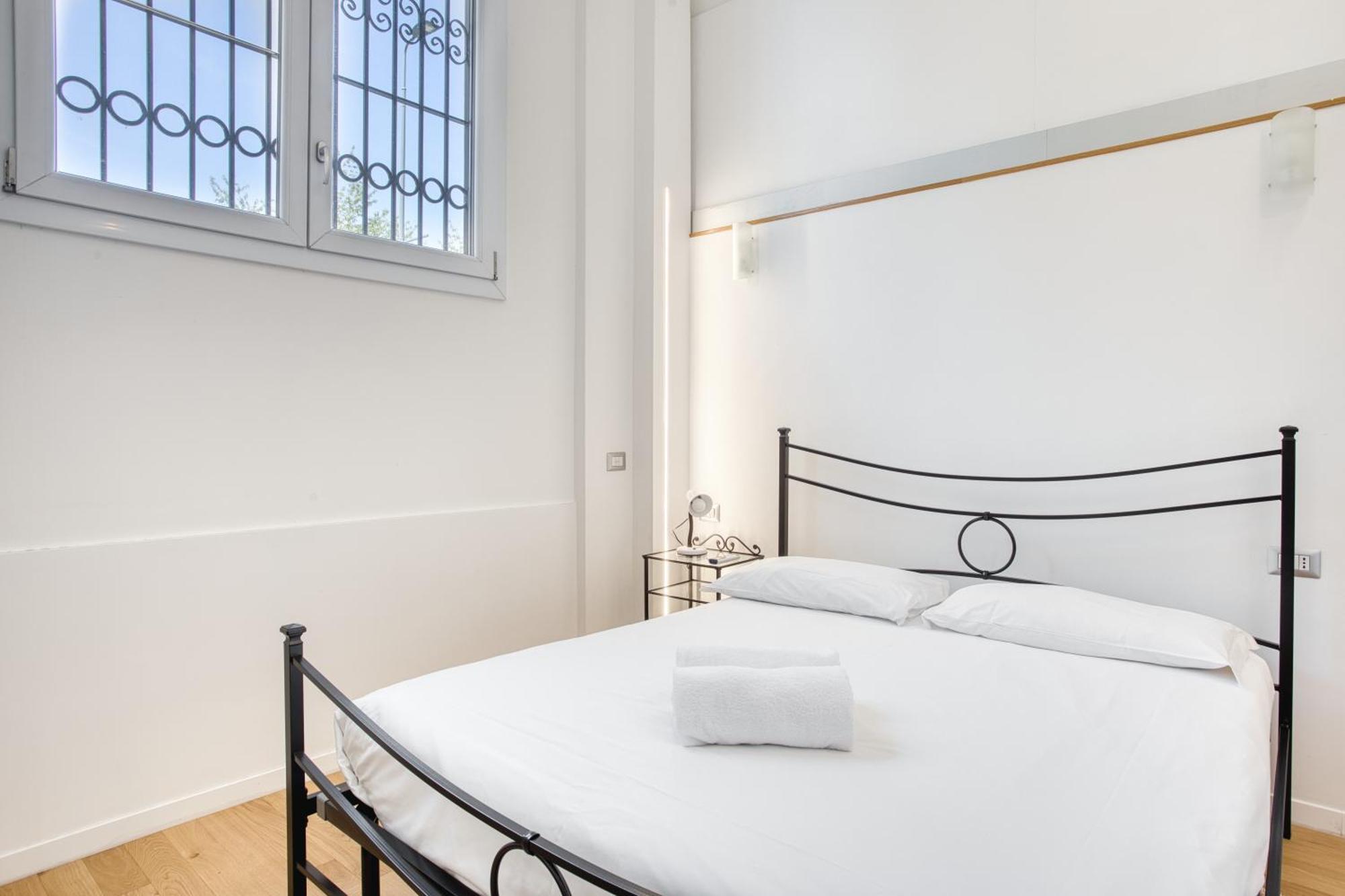 Walk To Navigli - Via Gola - 2 Bedrooms Apt Milan Luaran gambar