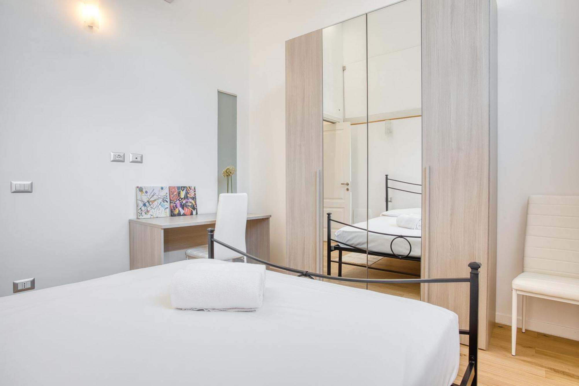 Walk To Navigli - Via Gola - 2 Bedrooms Apt Milan Luaran gambar