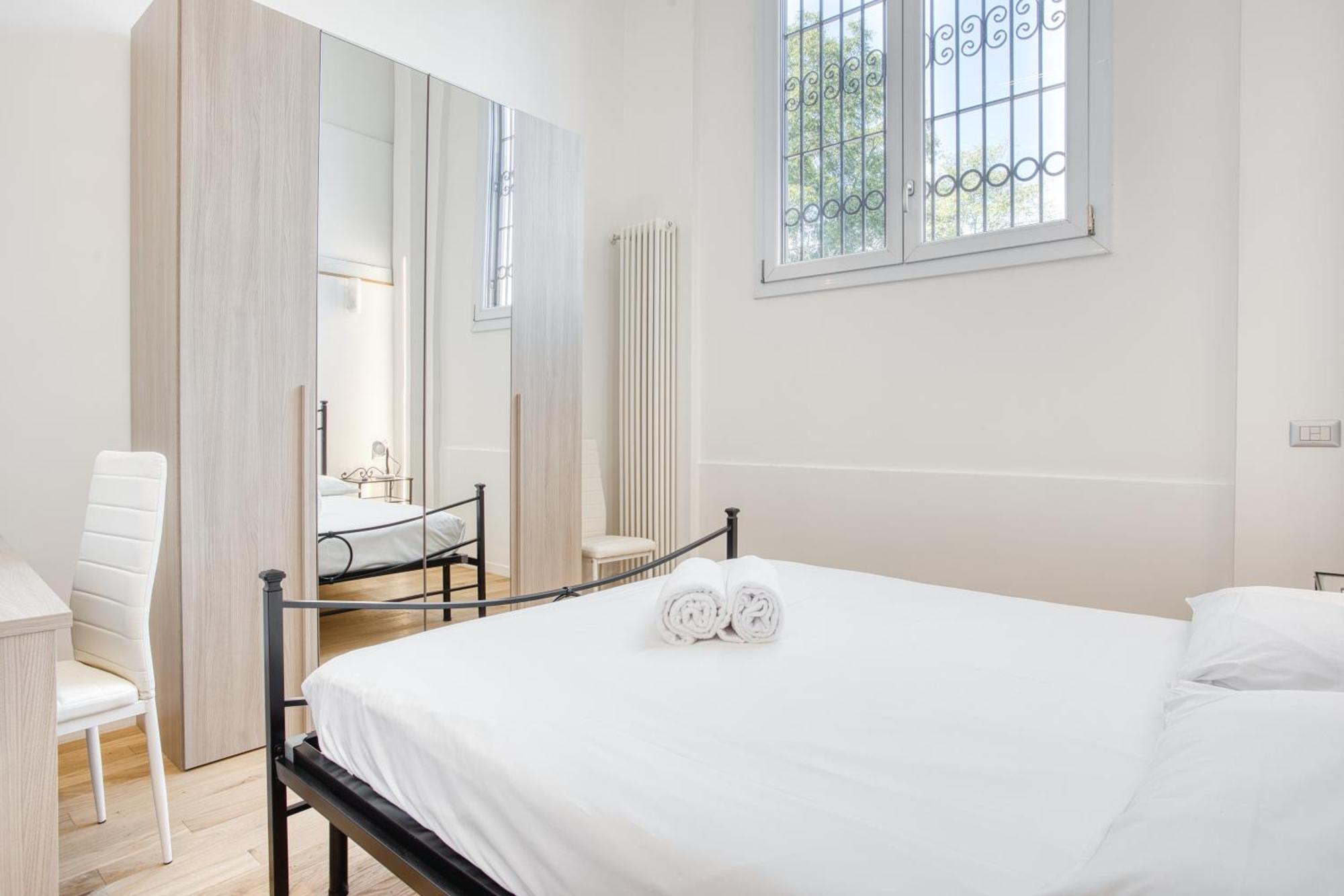 Walk To Navigli - Via Gola - 2 Bedrooms Apt Milan Luaran gambar